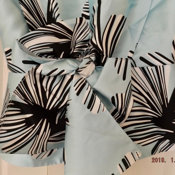 Gracia Blue Black Print Top New NWT Size Medium - Picture 3 of 4